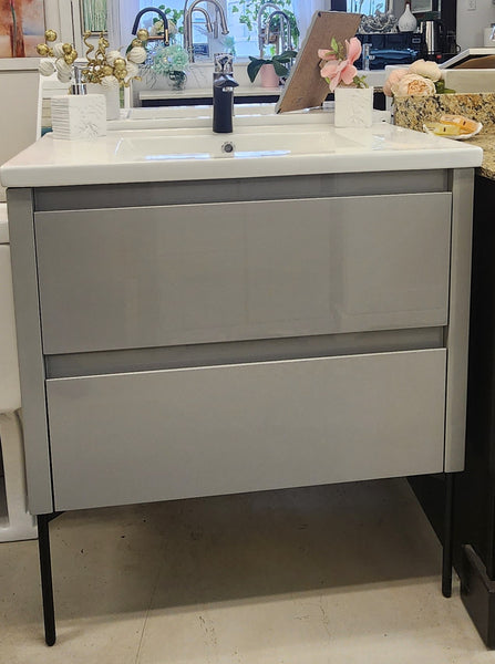 VANITY 32" X 18" with ceramic top, black/chrome faucet and black legs/ Grey Glossy